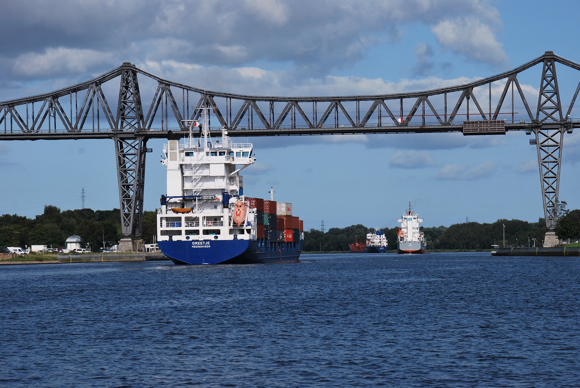 Rendsburger Hochbrücke über den Nord-Ostsee-Kanal - Wahrzeichen des Kreises Rendsburg-Eckernförde
